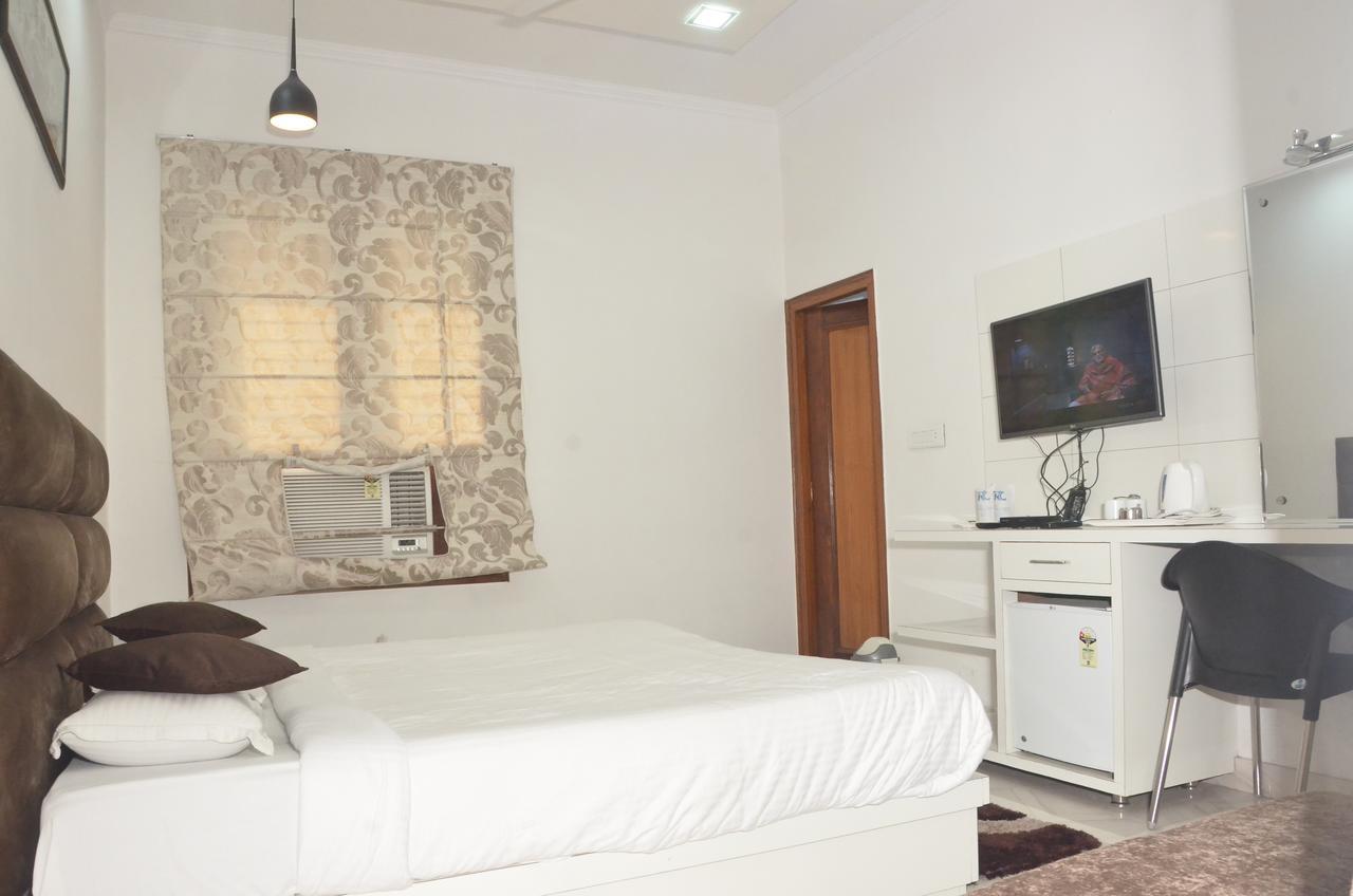 Hotel Royal Classic Bareli Zewnętrze zdjęcie