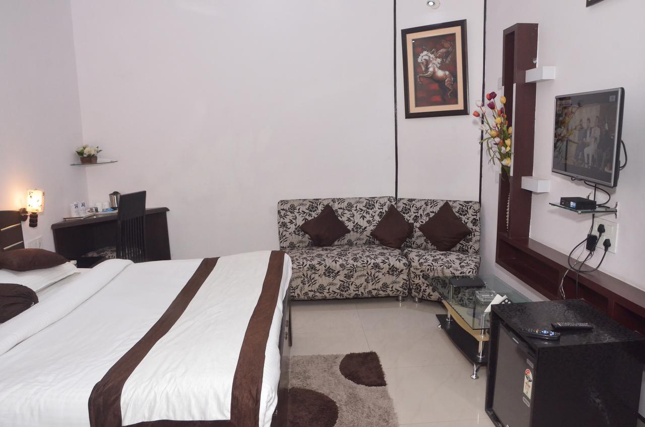 Hotel Royal Classic Bareli Zewnętrze zdjęcie