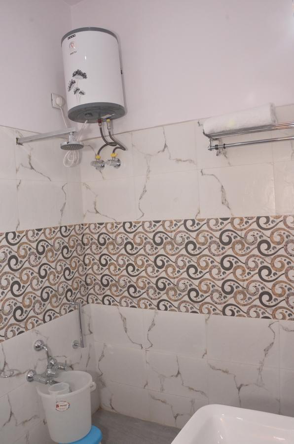 Hotel Royal Classic Bareli Zewnętrze zdjęcie