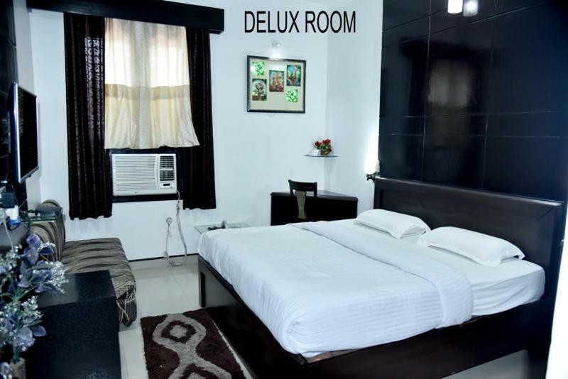 Hotel Royal Classic Bareli Zewnętrze zdjęcie