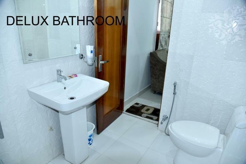 Hotel Royal Classic Bareli Zewnętrze zdjęcie