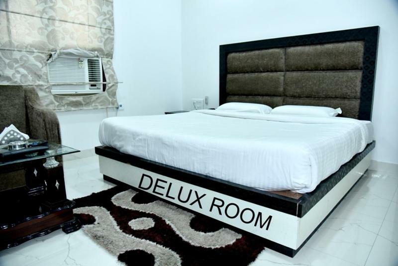 Hotel Royal Classic Bareli Zewnętrze zdjęcie