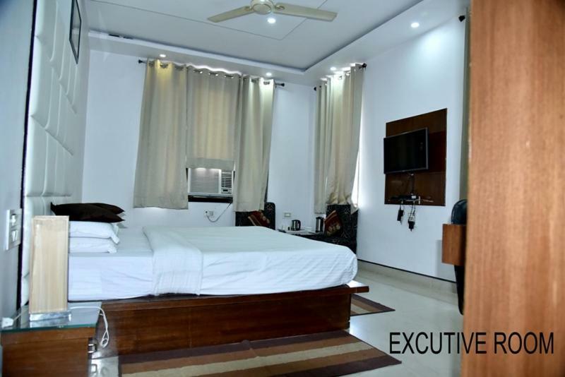 Hotel Royal Classic Bareli Zewnętrze zdjęcie