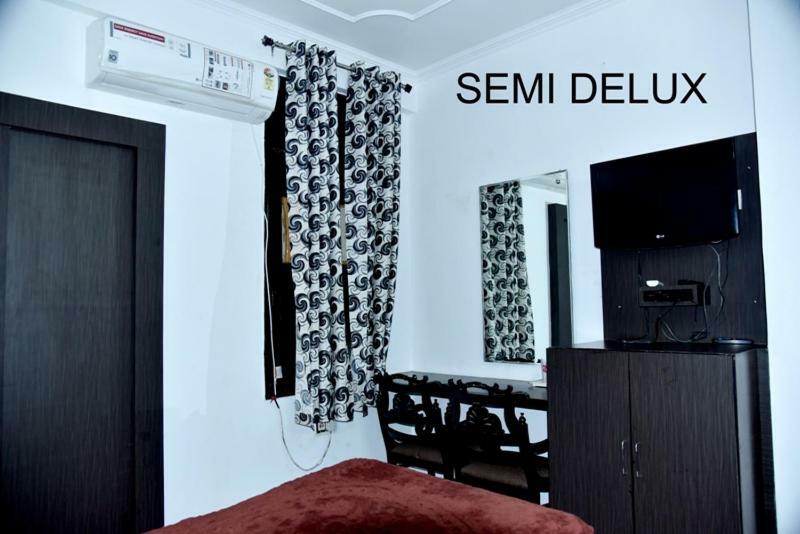 Hotel Royal Classic Bareli Zewnętrze zdjęcie